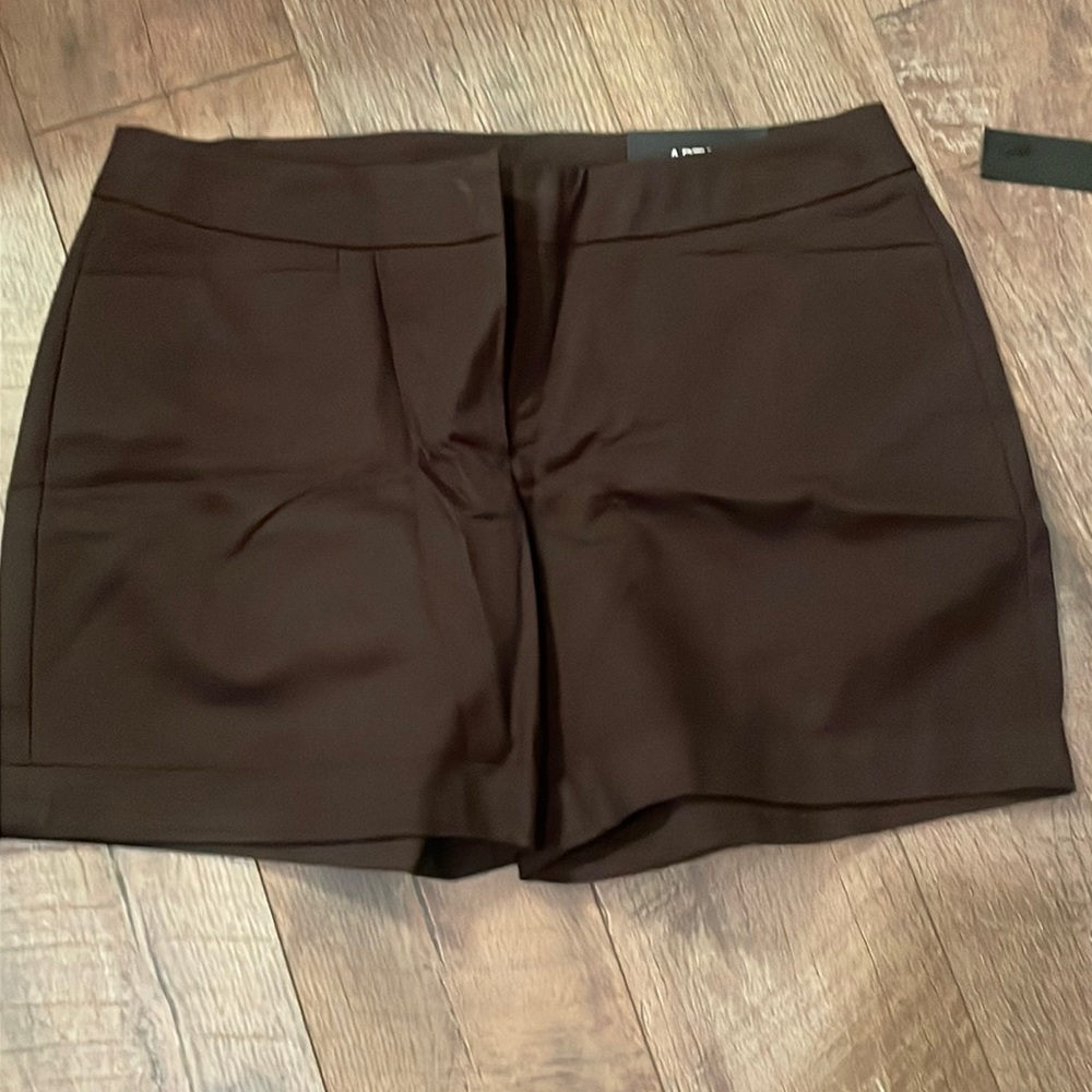 APT9 NWT shorts